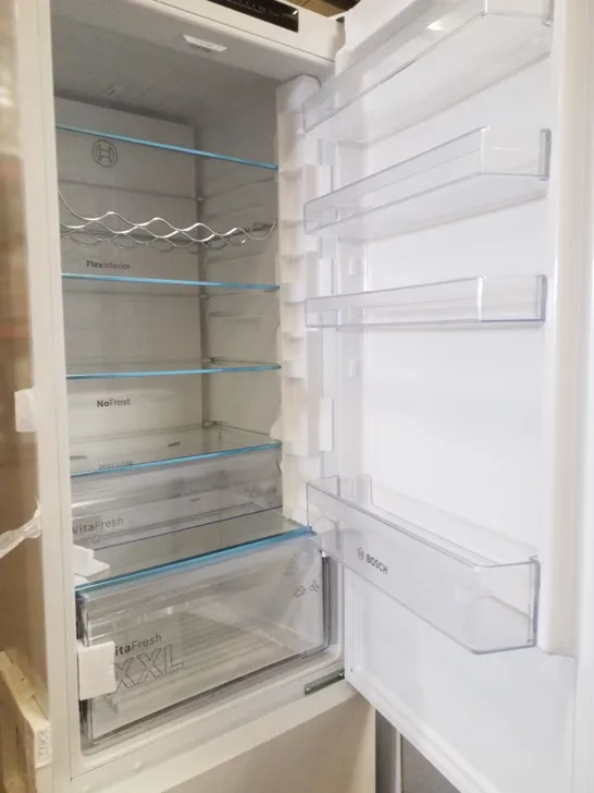 BOSCH SERIE 4 FREESTANDING FRIDGE FREEZER WHITE