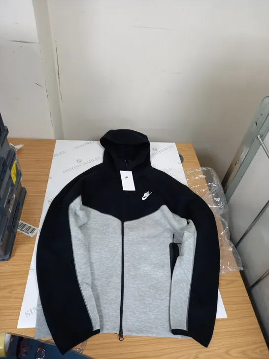 MENS BLACK AND GREY NIKE TECH FLEECE JACKET SIZE MEDIUM