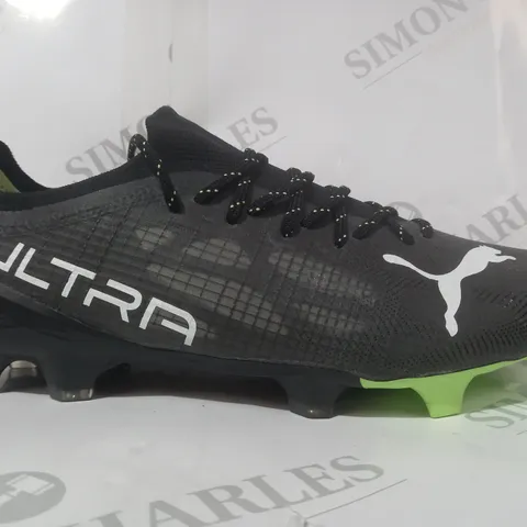 PAIR OF PUMA ULTRA FOOTBALL BOOTS IN BLACK/GREEN UK SIZE 9