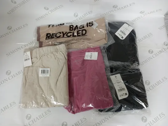 APPROXIMATELY 20 ASSORTED COTTON ON CLOTHING ITEMS TO INCLUDE VEGAN LEATHER SHIRT IN BLACK SIZE L, CURVE EVE PANT IN NATURAL MARLE SIZE 52EU, FLEECE LINED FULL LENGTH ONSIE IN BLACK SIZE L