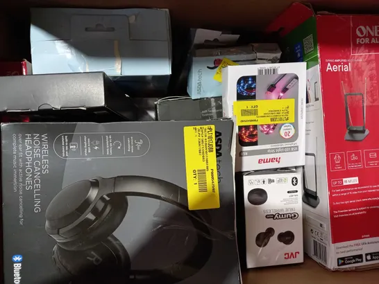 BOX OF APPROXIMATELY 10 ASSORTED ELECTRICAL ITEMS TO INCLUDE POWER BANK, WIRELESS EARBUDS, FM TRANSMITTER, ETC