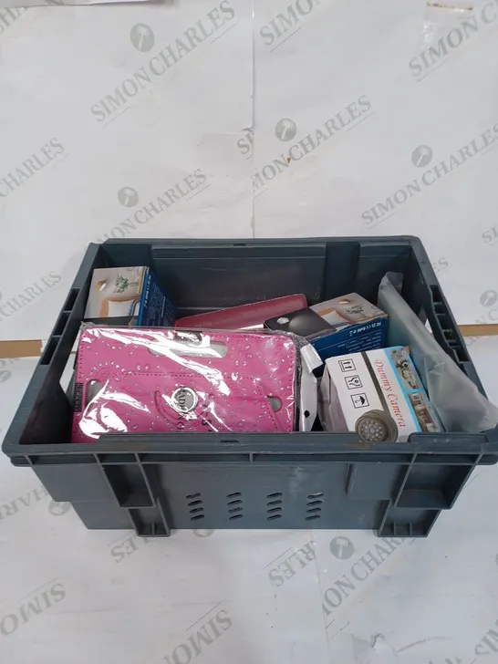 BOX TO CONTAIN APPROXIMATLEY 15 ASSORTED HOUSEHOLD PRODUCTS, INCLUDES DUMMY SECUIRTY CAMERA, LIGHTS, SWISS ARMY KNIFE ETC 