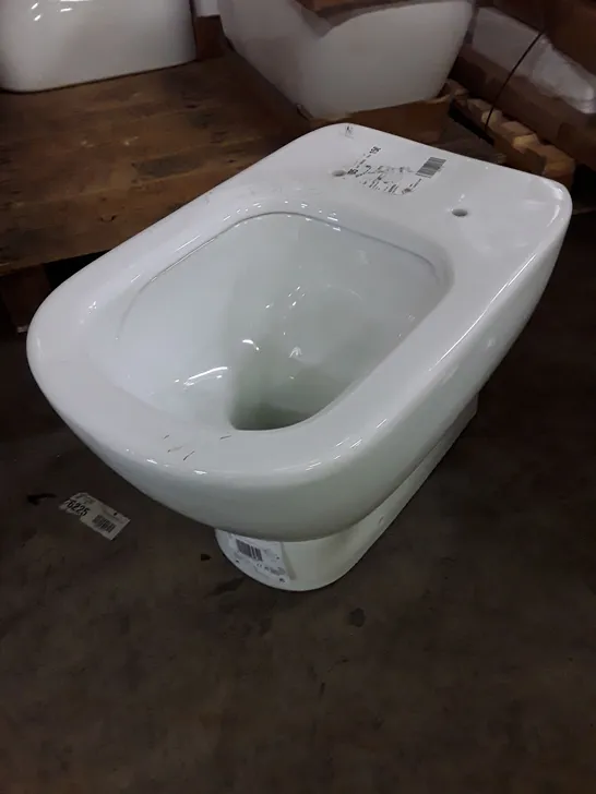 CLOSE COUPLED TOILET PAN