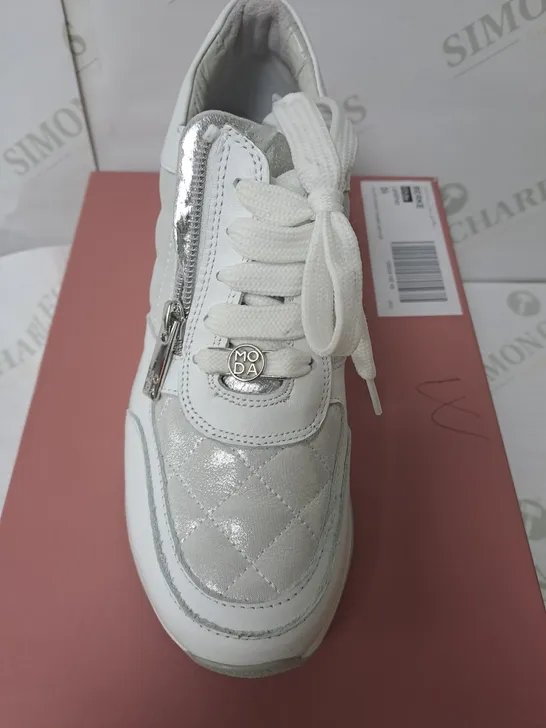 MODA IN PELLE BOXED WHITE LEATHER  ZIPPED TRAINERS SIZE 5