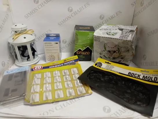 BOX OF APPROXIMATELY 10 ASSORTED HOUSEHOLD ITEMS TO INCLUDE PLUG TIMER, COCKTAIL ICE MOULDS, ADHESIVE HOOKS ETC 