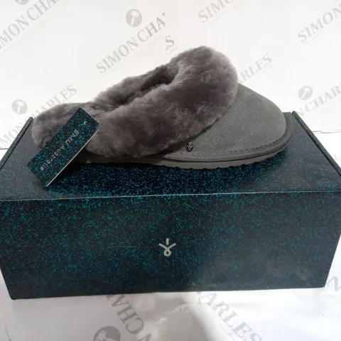 BOXED EMU NEST JOLIE SHEEPSKIN SLIPPERS, CHARCOAL - SIZE 5