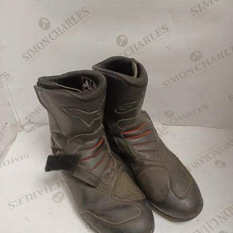 ALPINESTARS RIDGE V2 MOTORCYCLE BOOTS - SIZE 12.5