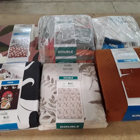 BOX CONTAINING APPROXIMATELY 15 ASSORTED BRAND NEW BEDDING 