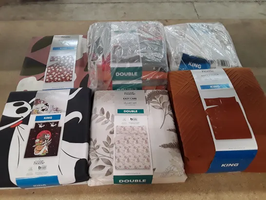 BOX CONTAINING APPROXIMATELY 15 ASSORTED BRAND NEW BEDDING 