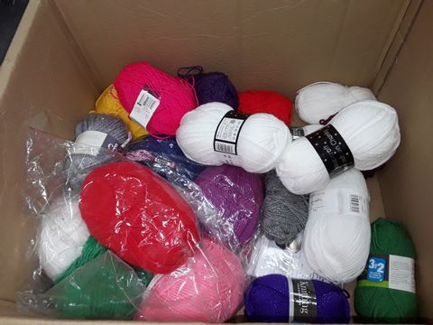 LARGE QUANTITY OF ASSORTED WOOL, COTTON AND YARN TO INCLUDE WOLFCRAFT AND HAYFIELD