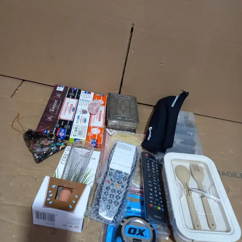 LOT OF 30 HOUSEHOLD ITEMS 