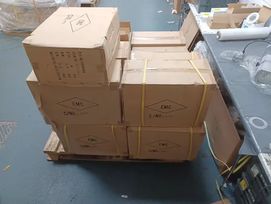 PALLET CONTAINING APPROXIMATELY 180 FLUSH MOUNTS FOR DOWN/SPOT LIGHTS IN SILVER MIXTURE OF P0000652 AND P0000672 AND APPROXIMATELY 32 EMCOLITE R7S TRACK FITTING 