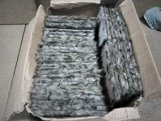 BOX CONTAINING APPROXIMATELY 40 FAUX FUR PICTURE FRAMES