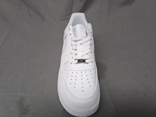 PAIR OF NIKE AIR FORCE 1 '07 SHOES IN WHITE UK SIZE 7.5