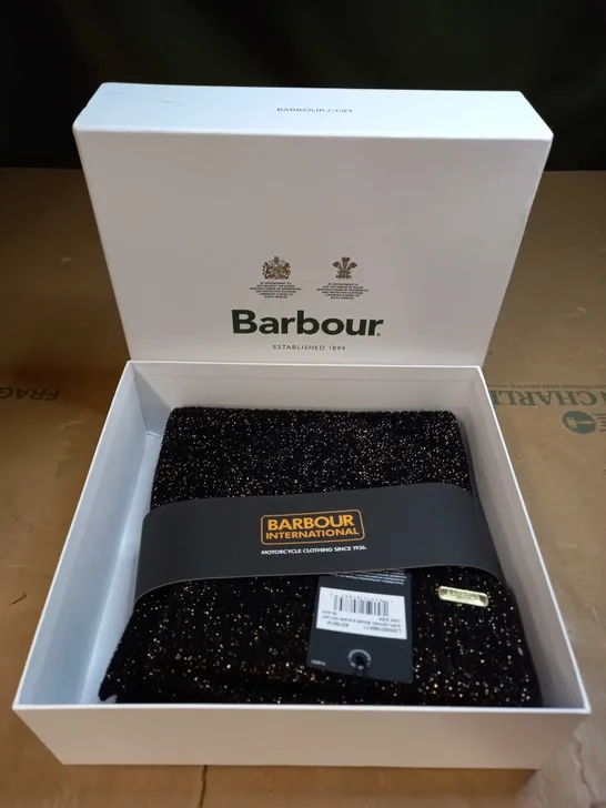 BARBOUR BEANIE AND SCALF SET 