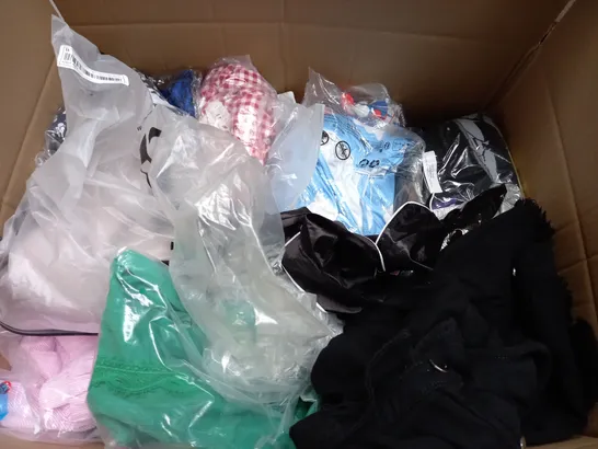 BOX OF APPROXIMATELY 25 ASSORTED CLOTHING ITEMS TO INCLUDE - BAG , SHIRT , SOCKS ETC