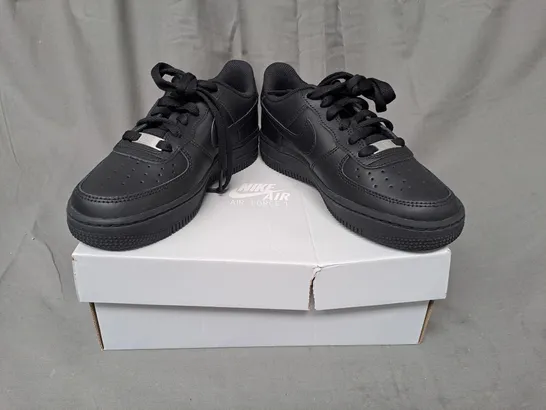 BOXED PAIR OF NIKE AIR FORCE 1 SHOES IN BLACK UK SIZE 3