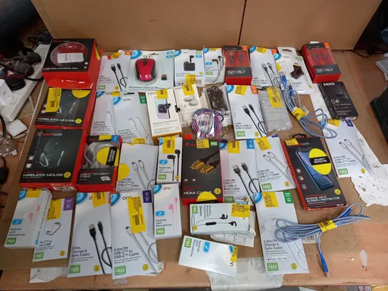 LOT OF APPROX 40 ASSORTED TECH ITEMS TO INCLUDE CHARGING CABLES, EARPHONES, PC MICE ETC