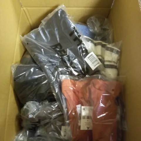 BOX OF APPROXIMATELY 15 ASSORTED CLOTHING ITEMS TO INCLUDE T-SHIRTS AND JEANS