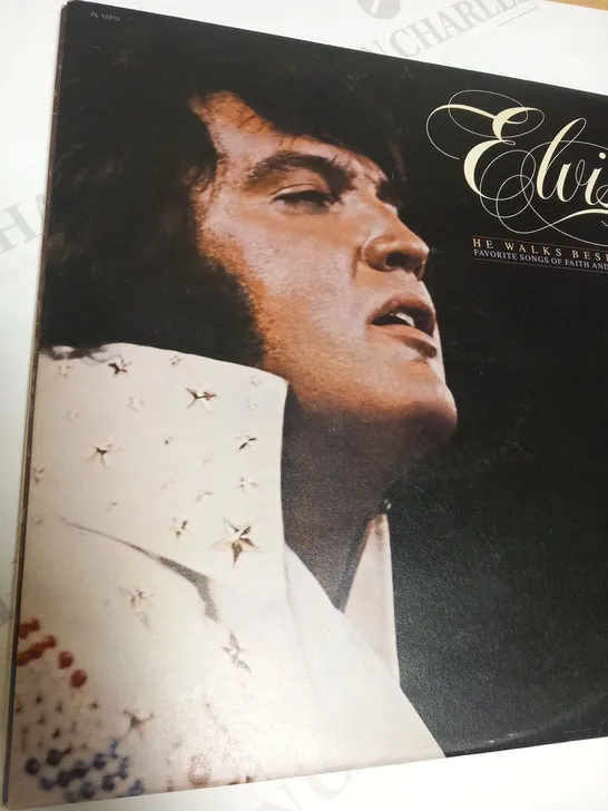 5 ASSORTED ELVIS VINYL RECORDS TO INCLUDE; LET'S BE FRIENDS, EASY COME, EASY GO, HE WALKS BESIDE, IN DEMAND AND MOODY BLUES