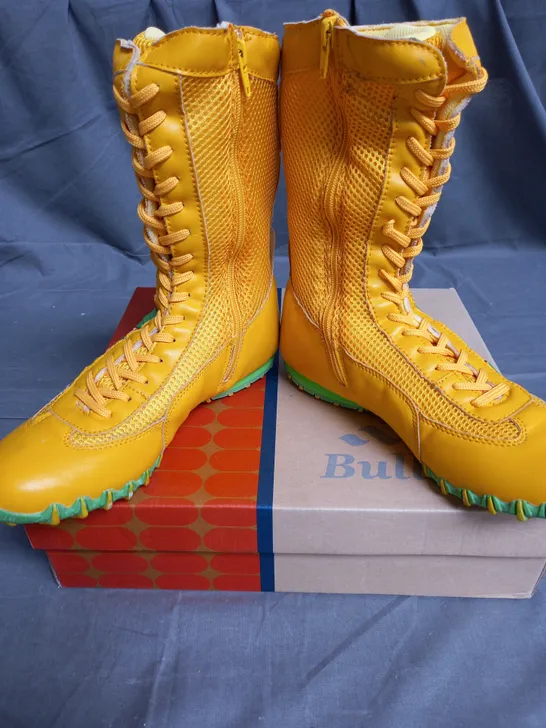 BOX OF 12 PAIRS OF BUILLON BOOTS IN YELLOW/GREEN - VARIOUS SIZES