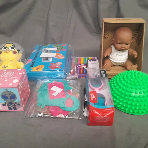 BOX OF APPROX 15 ASSORTED TOYS AND GAMES TO INCLUDE - TEDDIES, DOLLS AND BUILDING BLOCKS