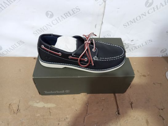 BOXED PAIR OF TIMBERLAND DECK SHOES SIZE 4