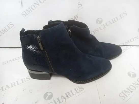 BOXED MODA IN PELLE ANKLE BOOT BLUE SIZE 6