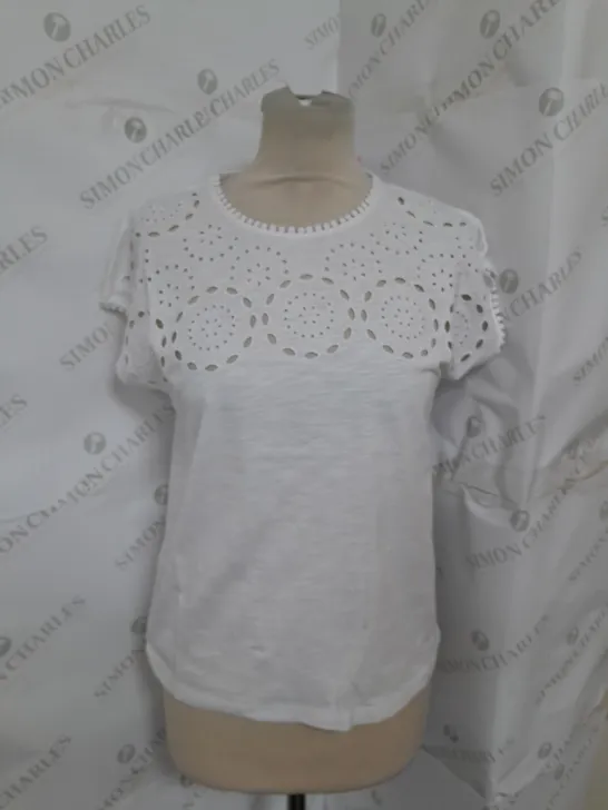 BODEN EMBROIDERED DETAIL TSHIRT IN WHITE SIZE 4