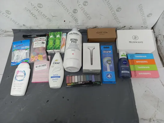 BOX OF APPROXIMATELY 12 ASSORTED COSMETIC ITEMS TO INCLUDE - DOVE HYDRATE - THE SINGLE EDGE SE - CARE FLOSS ETC. 