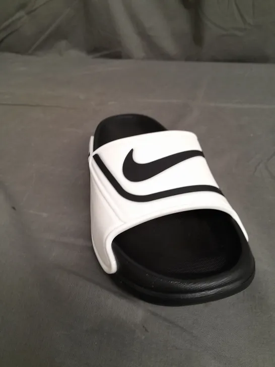 PAIR OF NIKE BLACK/WHITE SANDALS SIZE 42