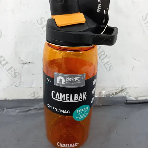 CAMELBAK CHUTE MAG 1 LTR IN ORANGE