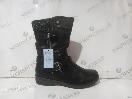 BOXED PAIR OF PAVERS ANKLE BOOTS IN BLACK EU SIZE 39