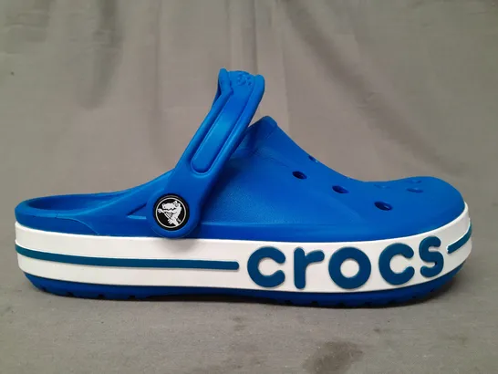 PAIR OF CROCS CLOGS IN BLUE SIZE M7/W9