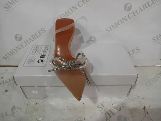 BOXED PAIR OF DESIGNER LOW HEEL POINTED TOE SANDALS IN NUDE COLOUR WITH CLEAR STRAPS AND JEWEL BOW DESIGN EU SIZE 35