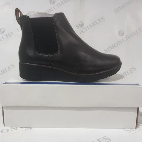 BOXED PAIR OF PADDERS ROWAN LEATHER SHOES IN BLACK EU SIZE 37