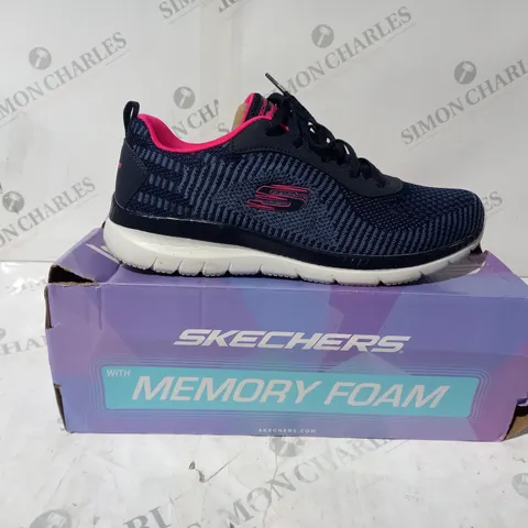 BOXED PAIR OF SKECHERS TRAINERS IN NAVY UK SIZE 7