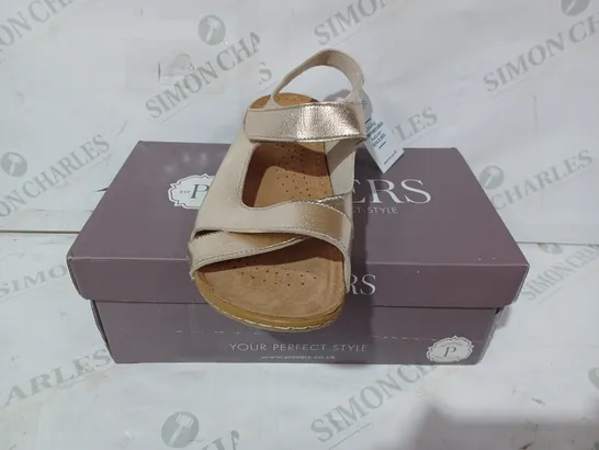 BOXED PAIR OF PAVERS OPEN TOE LOW WEDGE SANDALS IN METALLIC GOLD COLOUR EU SIZE 41