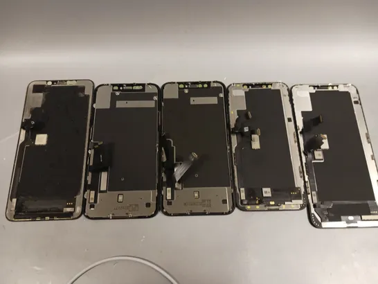 APPROXIMATELY 40 REPLACEMENT SCREENS FOR ASSORTED SMARTPHONE MODELS 