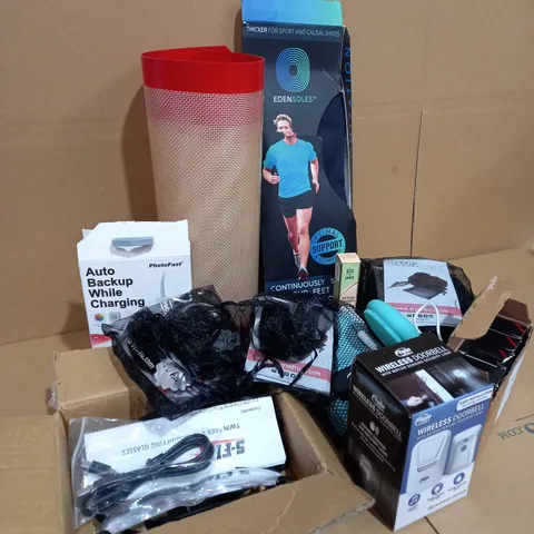 LOT OF APPROX. 10 X ITEMS TO INCLUDE PHOTOFAST PHOTOCUBE PRO, FLIPO SECURITY WIRELESS DOORBELL, TILI RECHARGEABLE VARIABLE SPEED SILICONE FACIAL CLEANSING BRUSH, ETC. 