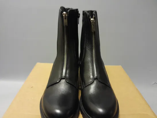 ADESSO ELODIE ZIP BOOTS IN BLACK - SIZE 39