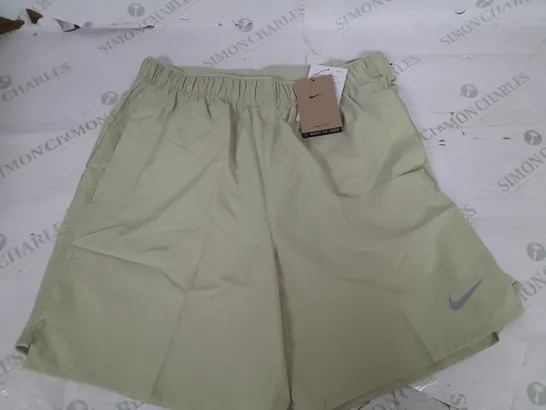 NIKE CHALLENGER SHORTS IN OLIVE - M