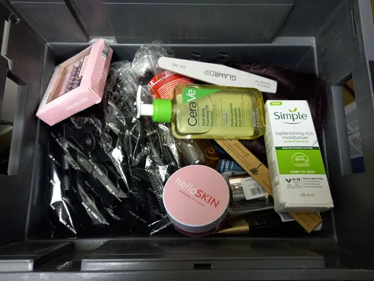 BOX OF APPROXIMATELY 20 COSMETIC ITEMS TO INCLUDE - AMBRE SOLAIRE KIDS SUN LOTION - DOVE SOAP - GARNIER CLEANSING MILK - ETC 