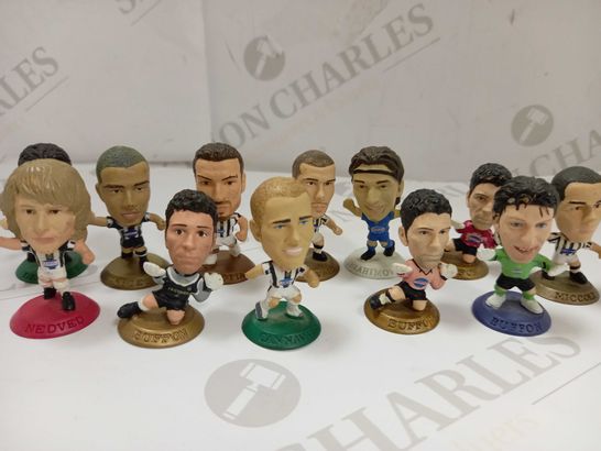 LOT OF ASSORTED CORINTHIAN FOOTBALL FIGURINES - EVERTON AND JUVENTUIS 