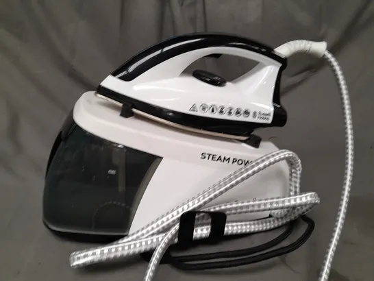 BOXED RUSSELL HOBBS STEAM POWER IRON IN WHITE