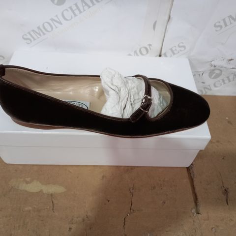 BOXED PAIR OF EMMA HOPE'S SHOES SIZE 38.5