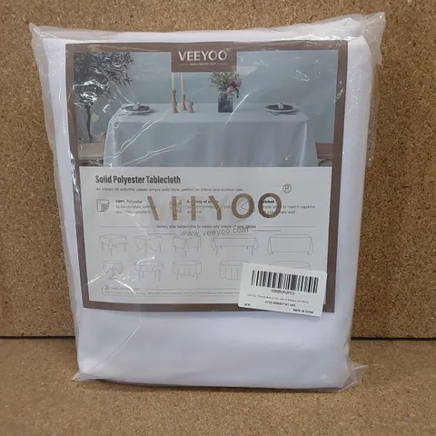 APPROX 13 X VEEYOO TABLECLOTHS IN WHITE - SIZES MAY VARY