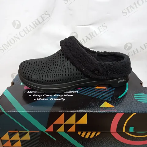 SKECHERS FOAMIES LINED BLACK SLIP ON SHOES - SIZE 7