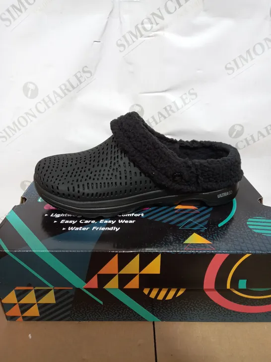 SKECHERS FOAMIES LINED BLACK SLIP ON SHOES - SIZE 7