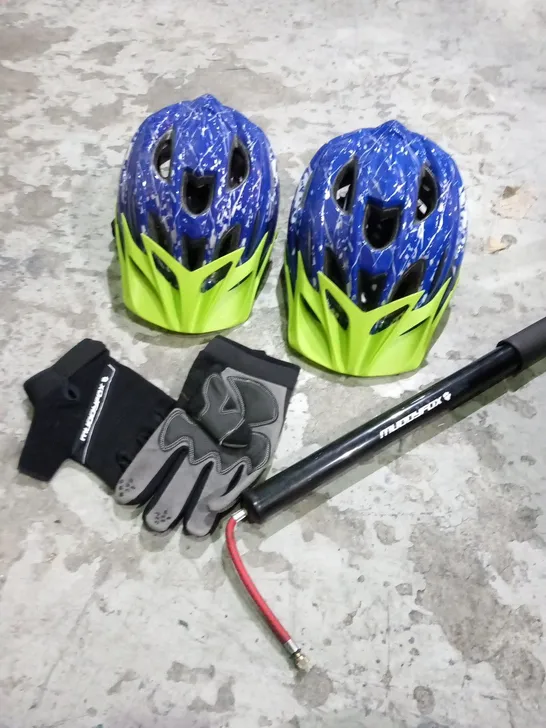 ASSORTED CYCLING PRODUCTS TO INCLUDE; MUDDYFOX HELMETS, GLOVES AND STABILISERS